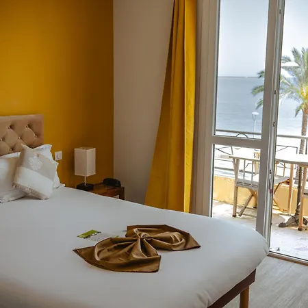 Du Bord De Le Vanillé Hotel 3*