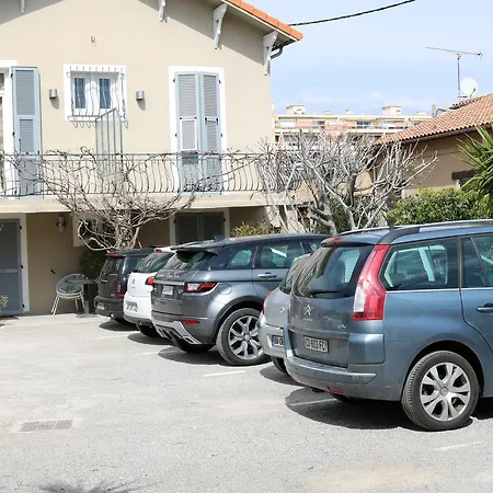 Du Bord De Le Vanillé Hotel